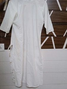 Elegant White Embroidered Kurta