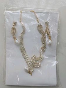 Neck And Earring Set