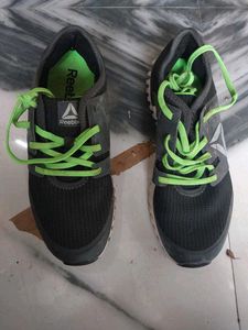 Like New Kept Unused Reebok Shoes 6 Size