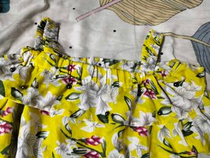 Pretty 🤩 Yellow Top