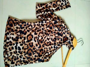 ANIMAL PRINT ONE SHOULDER CROP TOP