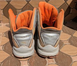 Nivia Orange Sneakers – Size 8