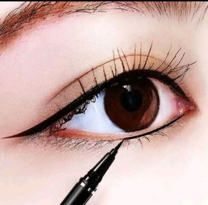 Yanquina Eye Pen Eyeliner