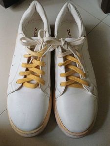 Zudio White Sneakers