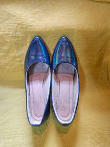 Smart &amp; Sleek Holographic Pointed-Toe Flats