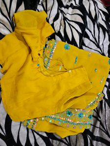 Saree With Designer Back Blouse + 6 Clutchers