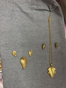 Leaf Pendant Necklace &amp; Earrings combo ✨🫶🏻