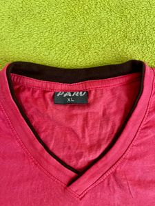 T-Shirt - V- Neck - CONFIDENCE