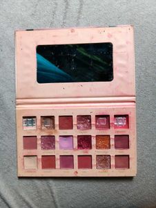 Huda Beauty Eyeshadow Palette