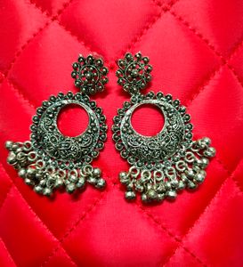 Silver-Toned Oxidised Crescent Shaped Chandbalis