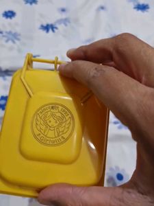 Mini Plastic DUSTBIN
