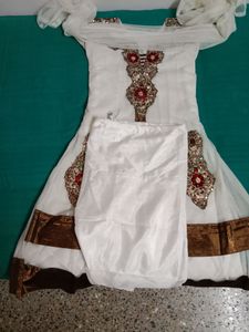 white colour netted chudi unused