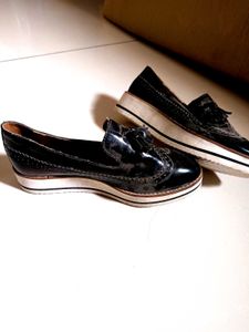 Black style Derby
