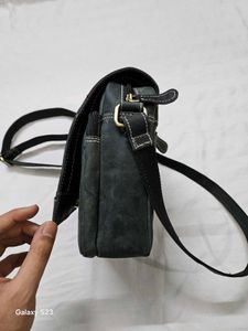 LEATHER SLING BAG