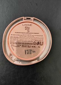 Lakme 9to5 Compact