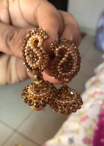 Vintage gold tone earrings