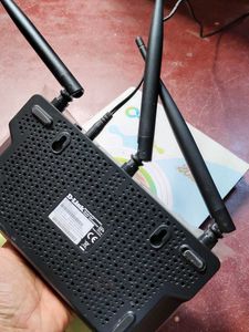 D Link DIR 819 750 Router , Original Adapter &amp; Box