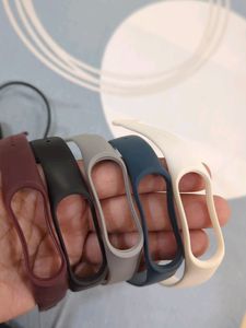 Mi Band 4 Charger And Straps(5)