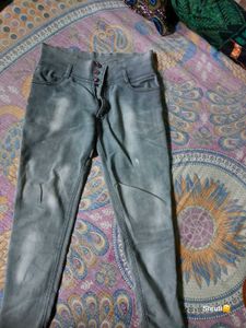 A Cute Crop Top ND 2skinny Jeans