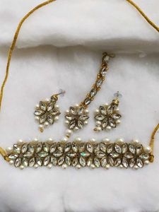 Women&#39;s Necklace Set