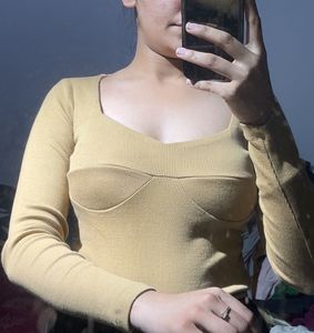 Baesic Ribbed Top! Size S