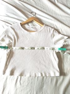 UNIQLO CROP TOP