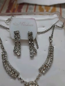 White Full Pendant Set + Freebie Gift