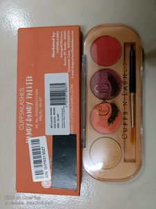 Cuffs N lashes Pallate