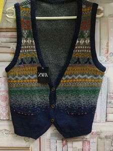 Sleevless Sweater