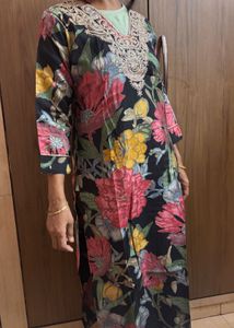 Women Black Kurta Set With Neck Work