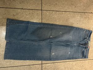 Levi&#39;s Ripped Jeans