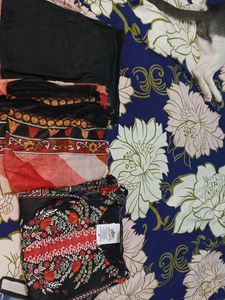 I Am Selling Pakistani Style Kurti Pant Dupatta