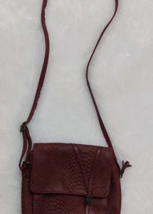 Baggit Maroon Sling Bag Women🛍️
