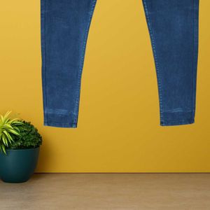 women dark blue skinny jeans size 30 (O-29)