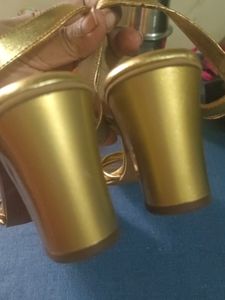 Price Drop💥💥 ZUDIO Golden Heels💥💥Only Today