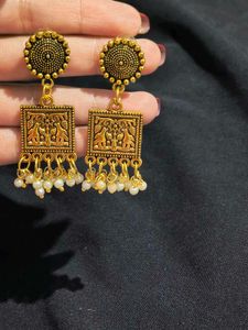Vintage Style Gold Jhumka Earrings