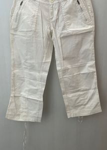 Chic White Cropped Capri