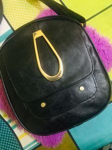 Black stylish sling bag