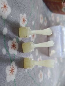 Wax hand craved tooth