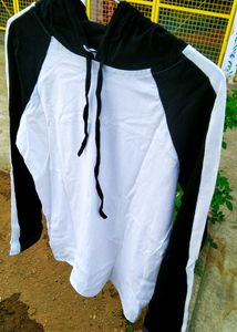 New Black An White T-shirt With Hood