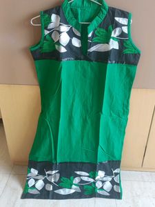 Sleeveless Green Floral Kurta