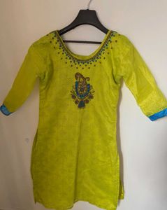 Stiched Kurta With Shawl