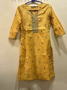 Avaasa Yellow Kurta Size M