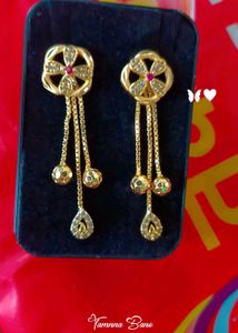 Gold Flower Drop Earrings Pack Of 1