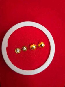 Beautiful New 2 Pairs Studs