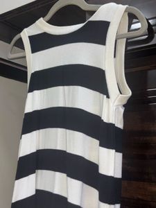 White And Black Horizontal Top From Outryt