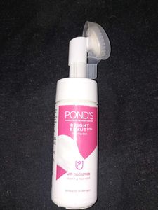 Pond's With Niacinamide Foaming Face Wash