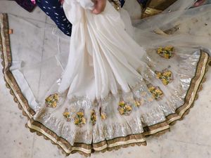 White 🐻‍❄️ Net An Georgette Saree With Blouse 🔥
