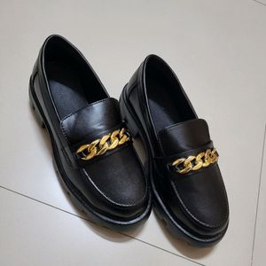 TRENDING BLACK CHUNKY LOAFER