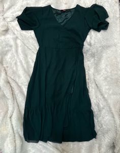 Green color Midi dress, v-neck, Without Belt